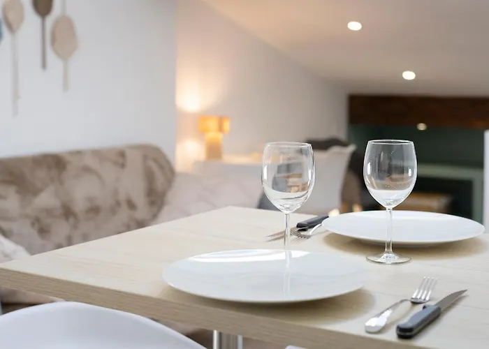 Plein Centre Des Couverts, Calme Et Climatise 미르포아